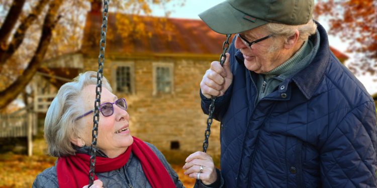 7 Easy Everyday Ways to Stay Active in Old Age