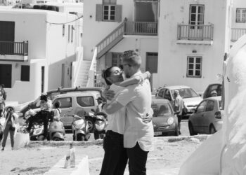 Can a woman propose to a man?