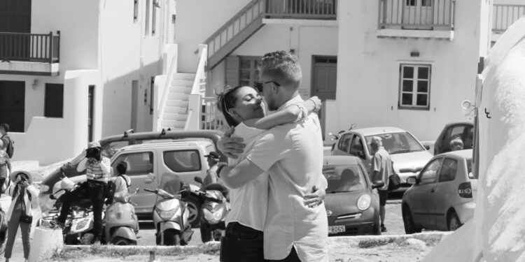 Can a woman propose to a man?