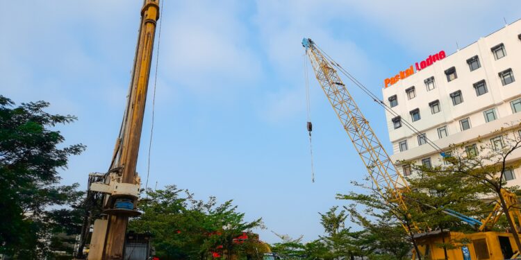 Understanding Piling Rigs: The Cornerstone of Stable and Safe Construction