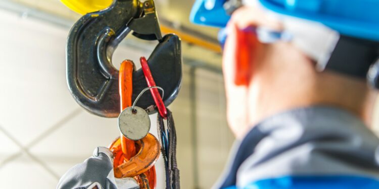 What Qualifies as ‘Complex Lifting’? A Guide for Site Managers