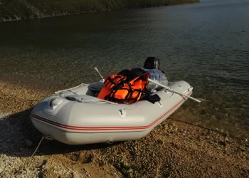 Channel smuggling gangs mega-dinghies